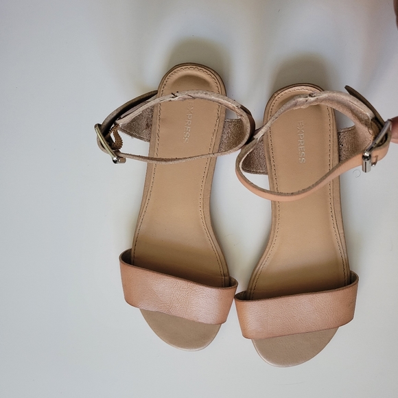 EXPRESS TAN/ BROWN OPEN TOE & HEEL SANDAL W/ ANKLE STRAP - Picture 3 of 11